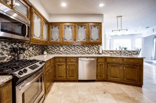 1049 Frst Grv Dr, Dallas TX 75218-2333 exterior