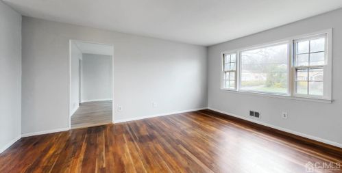 667 New Dover Rd, Edison NJ  08820-1912 exterior