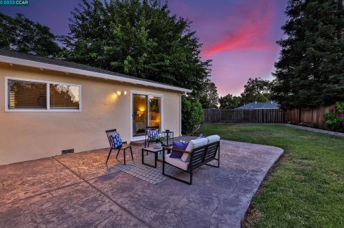 3711 Sierrawood Ct, Concord CA 94519-1423 exterior