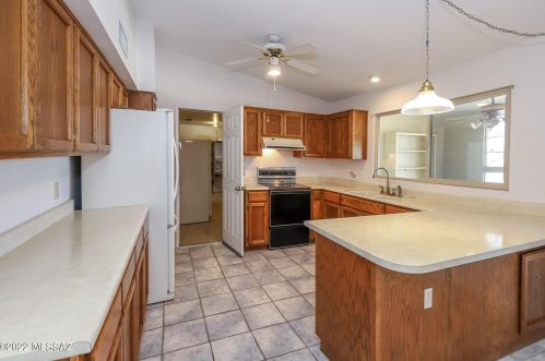 5242 Calle Montuoso, Tucson AZ 85745-9529 exterior