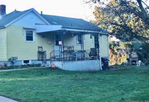 16 Homestead St, Manchester CT  06042-3025 exterior