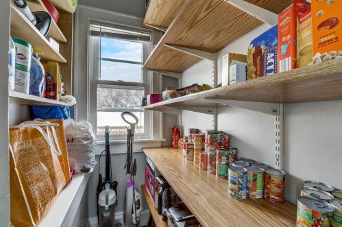 1983 76, Milwaukee WI 53219-1128 exterior