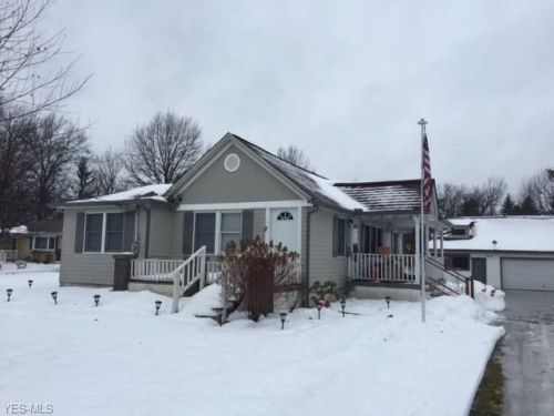 15030 Prospect Rd, Cleveland OH  44149-4865 exterior