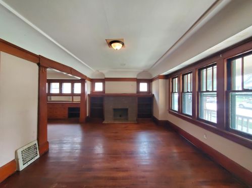 2530 52nd St, Milwaukee, WI 53210-2729