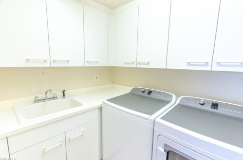 7225 Pelican Bay Blvd, Naples FL 34108-5515 exterior