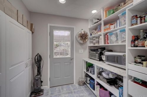 339 Clove Rd, Monroe NY 10950-4754 exterior