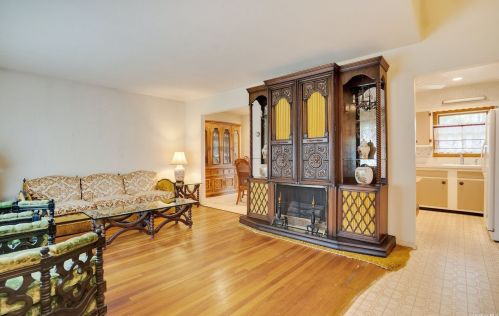 17 Richmond Pl, Commack, NY 11725-5007