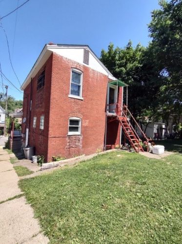 607 Lorenz Ave, Pittsburgh PA  15220-5700 exterior