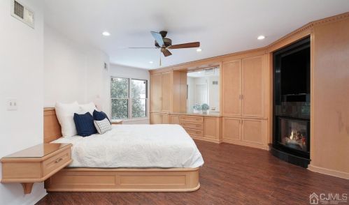 110 John St, Clark NJ 07066-1828 exterior