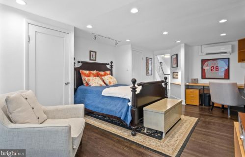 310 16th St, Philadelphia PA  19102-4907 exterior