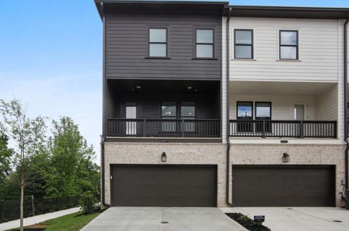 6607 Beacon Dr, Atlanta GA 30328 exterior