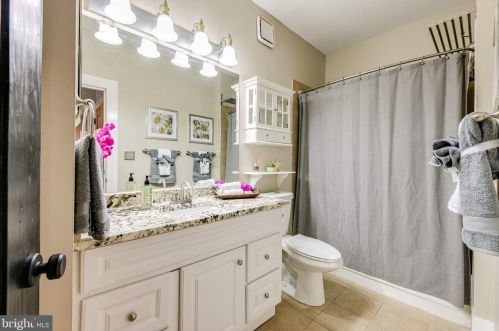 4656 Lambert Dr, Alexandria VA 22311-4942 exterior