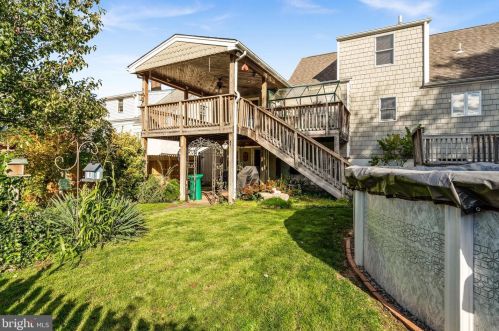 14 Peterson Ave, Edison NJ 08817-3318 exterior