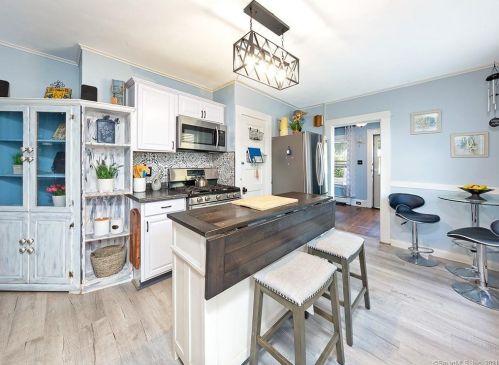 5 Commonwealth Ave, New Britain CT  06053-2913 exterior