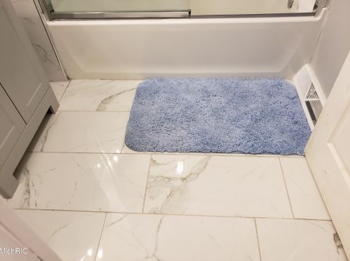 1502 Porter Rd, Meskegon MI 49441-5766 exterior