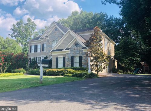 7115 Capitol View Dr, Mc Lean VA  22101-2619 exterior