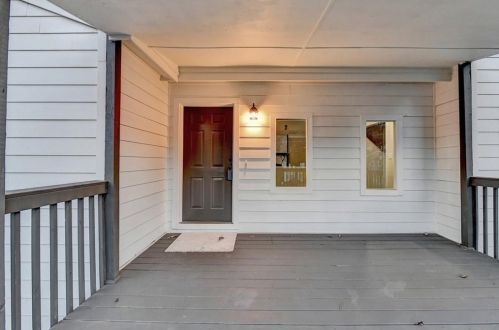 3372 Cottonwood Ln, Lithonia, GA 30078-2868