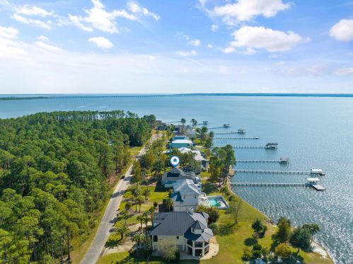 4532 Bayside Dr, Milton FL  32583-8422 exterior