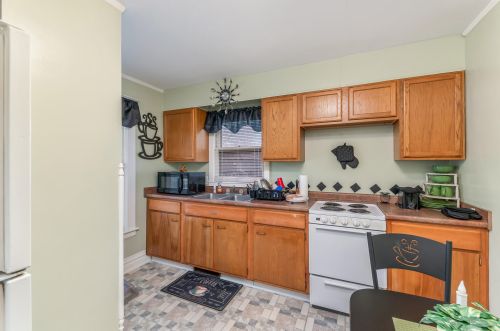 922 Lay Blvd, Kalamazoo MI 49001-3988 exterior