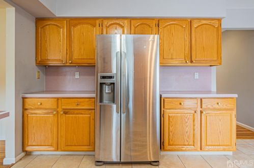 6 Sarah Ct, Edison NJ 08817-2288 exterior