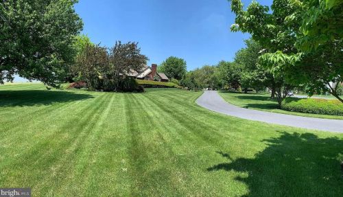 2067 Creek Hill Rd, Lancaster, PA 17601-5701