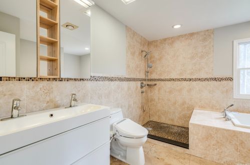 10 Buttonwood Dr, Huntington Station NY 11746-4803 exterior