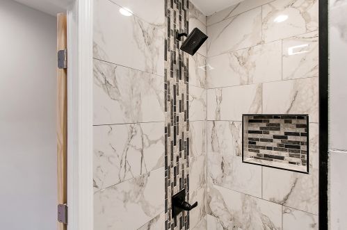 527 Ridgeway Ave, Chicago IL 60659-1117 exterior