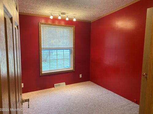 1893 Latas Ln, Meskegon MI 49442-6835 exterior