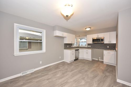 5712 93, Milwaukee WI 53227-1526 exterior