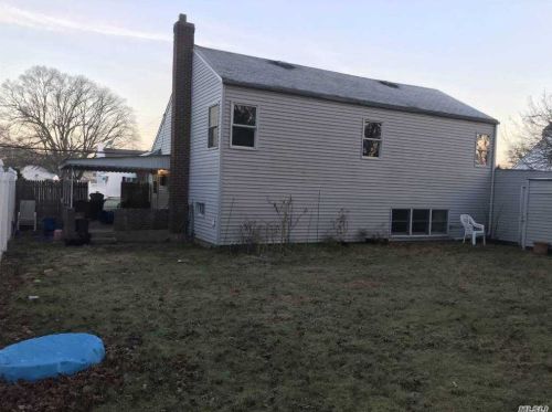 48 Maybrook Rd, Babylon NY 11703-3012 exterior