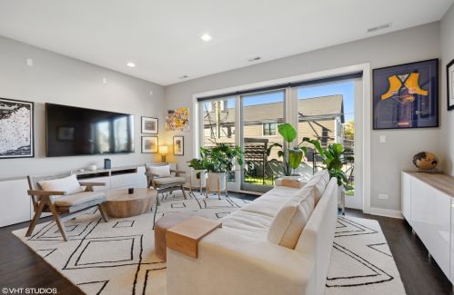 2550 Fullerton Ave, Chicago, IL 60647-3148