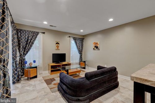 3822 Elmwood Towne Way, Alexandria VA  22303-1161 exterior