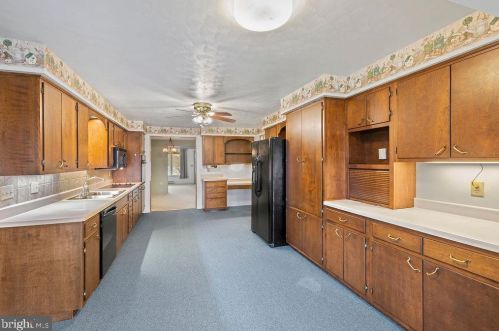 106 Lee Ann Ct, Hanover PA 17331-9560 exterior