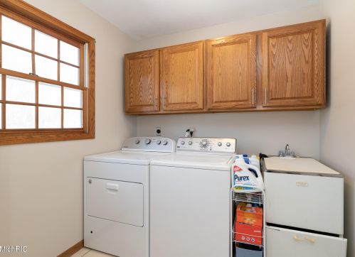 10400 Roger St, Kalamazoo MI 49002-7185 exterior