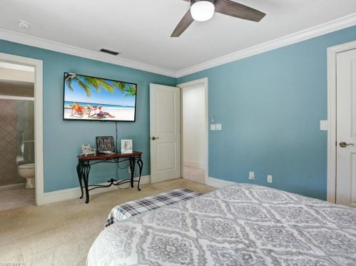 570 25 St, Naples FL 34117-3241 exterior