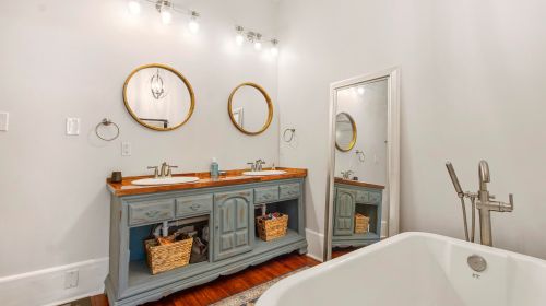 98 Live Oak Ave, Defuniak Springs FL  32435-2383 exterior