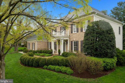 10612 Cloverbrooke Dr, Rockville, MD 20854-6373