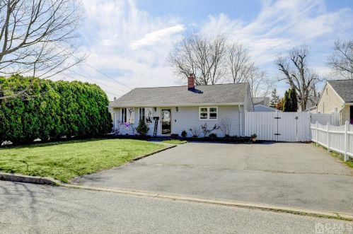 195 Austin Ave, Old Bridge NJ  08857-1164 exterior