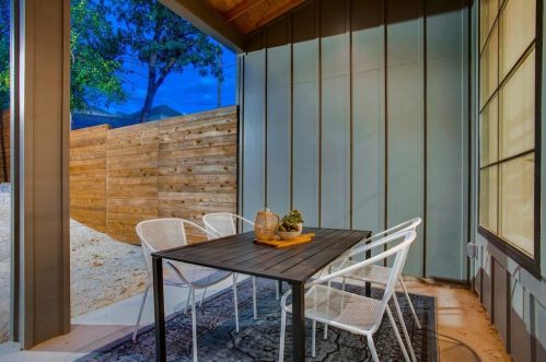 1218 Haines, Dallas TX 75208-4104 exterior