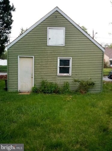 132 Albemarle Ave, Trenton NJ  08638-3504 exterior