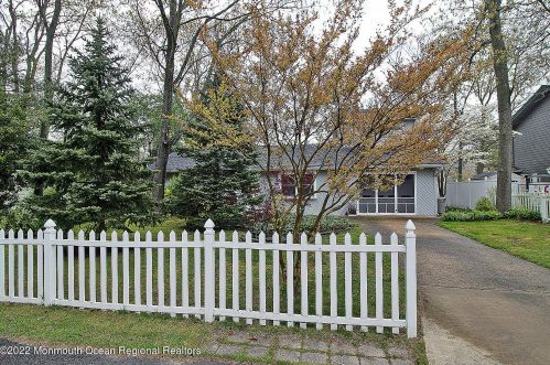 202 Conifer Dr, Lacey NJ 08731-3003 exterior