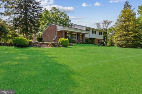 8 Maddock Dr, Trenton, NJ 08628-2307