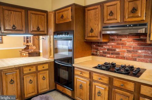 406 Eugenia Ave, Glen Burnie MD 21061-2652 exterior