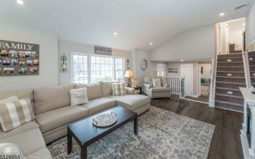 30 Stratfordshire Dr, Wantage NJ  07461-4223 exterior