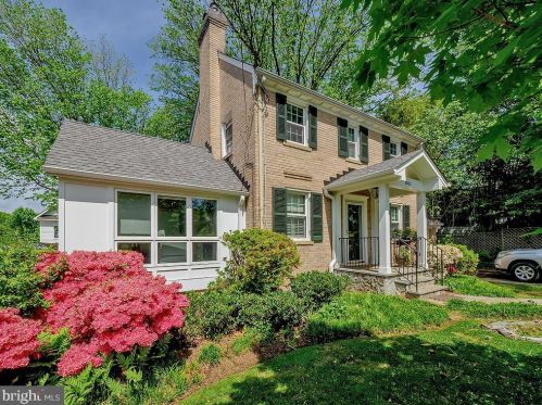 4904 Crescent St, Bethesda MD  20816-1702 exterior