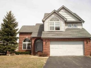 16185 Aspen Hollow Dr, Fenton, MI 48430-8005