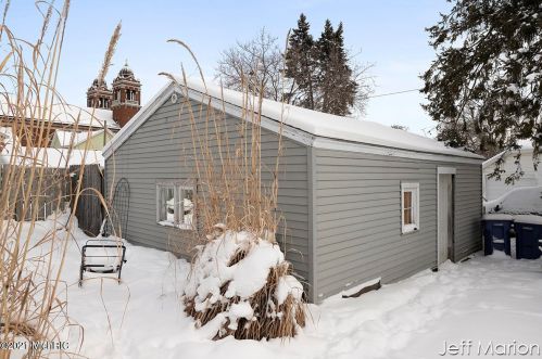 222 Valley Ave, Grand Rapids MI 49504-5469 exterior