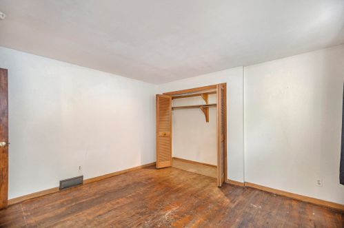 942 Amity Ave, Meskegon MI 49442-2118 exterior