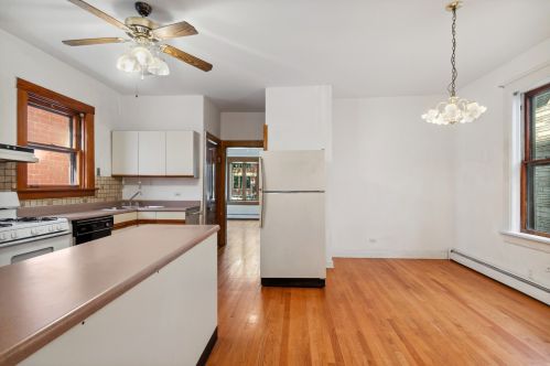 2539 Marshfield Ave, Chicago IL 60614-1907 exterior