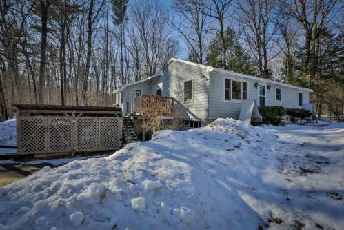 6 Fairbanks Dr, Concord, NH 03303-2708